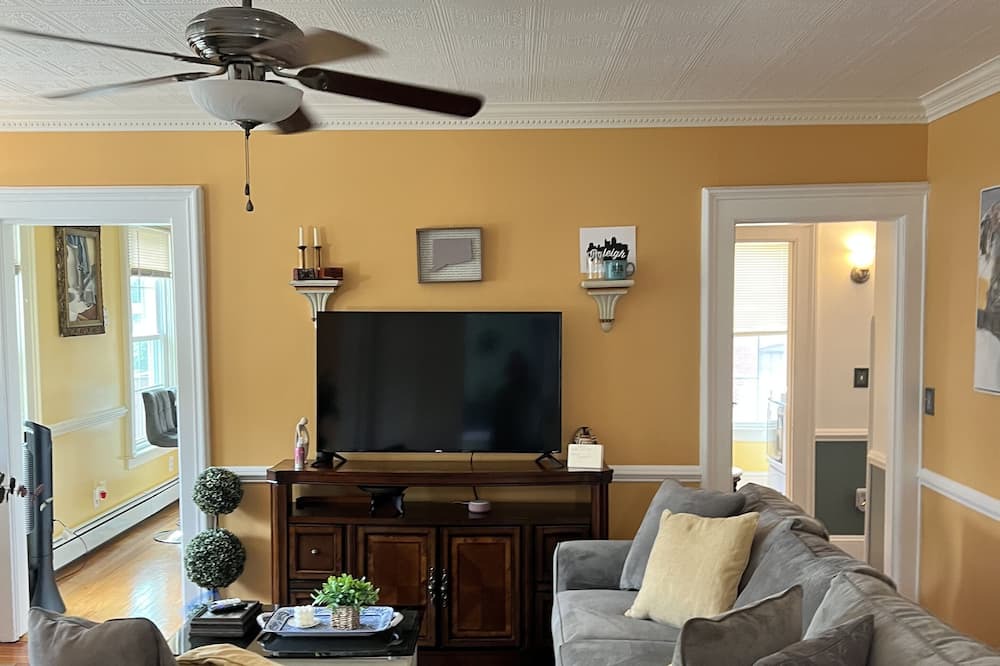 Photo of Livingroom in Wallingford Center