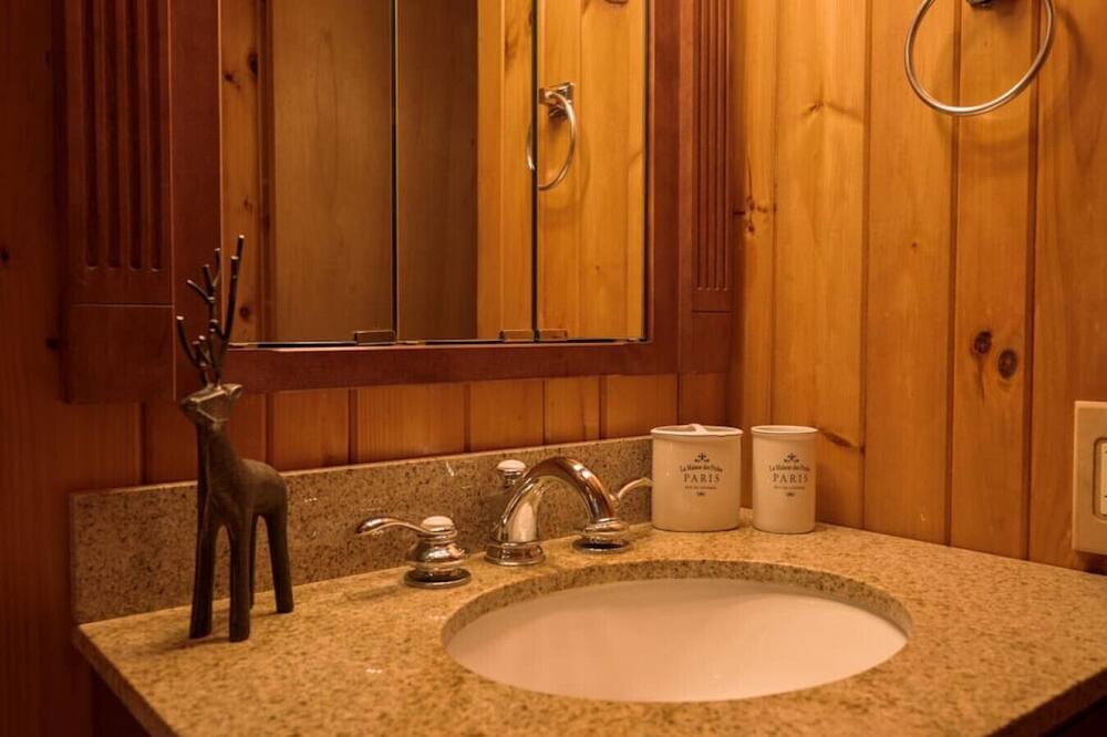 Photo of Bathroom in Jay