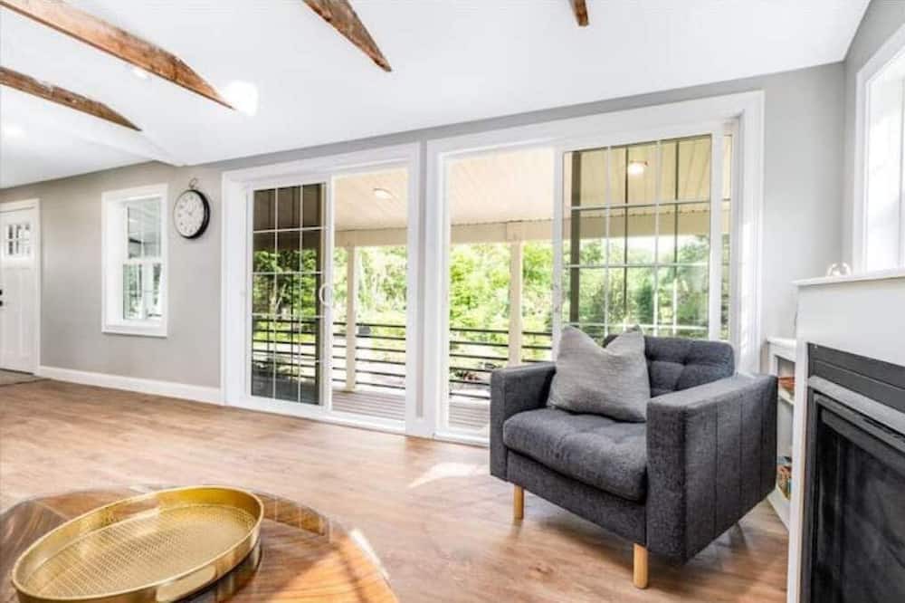 Photo of Livingroom in Milford