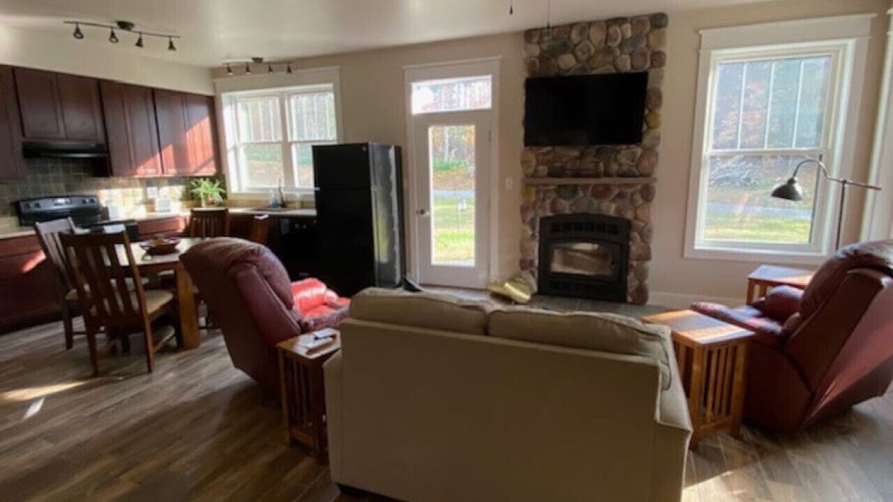 Photo of Livingroom in Town of Chesterfield