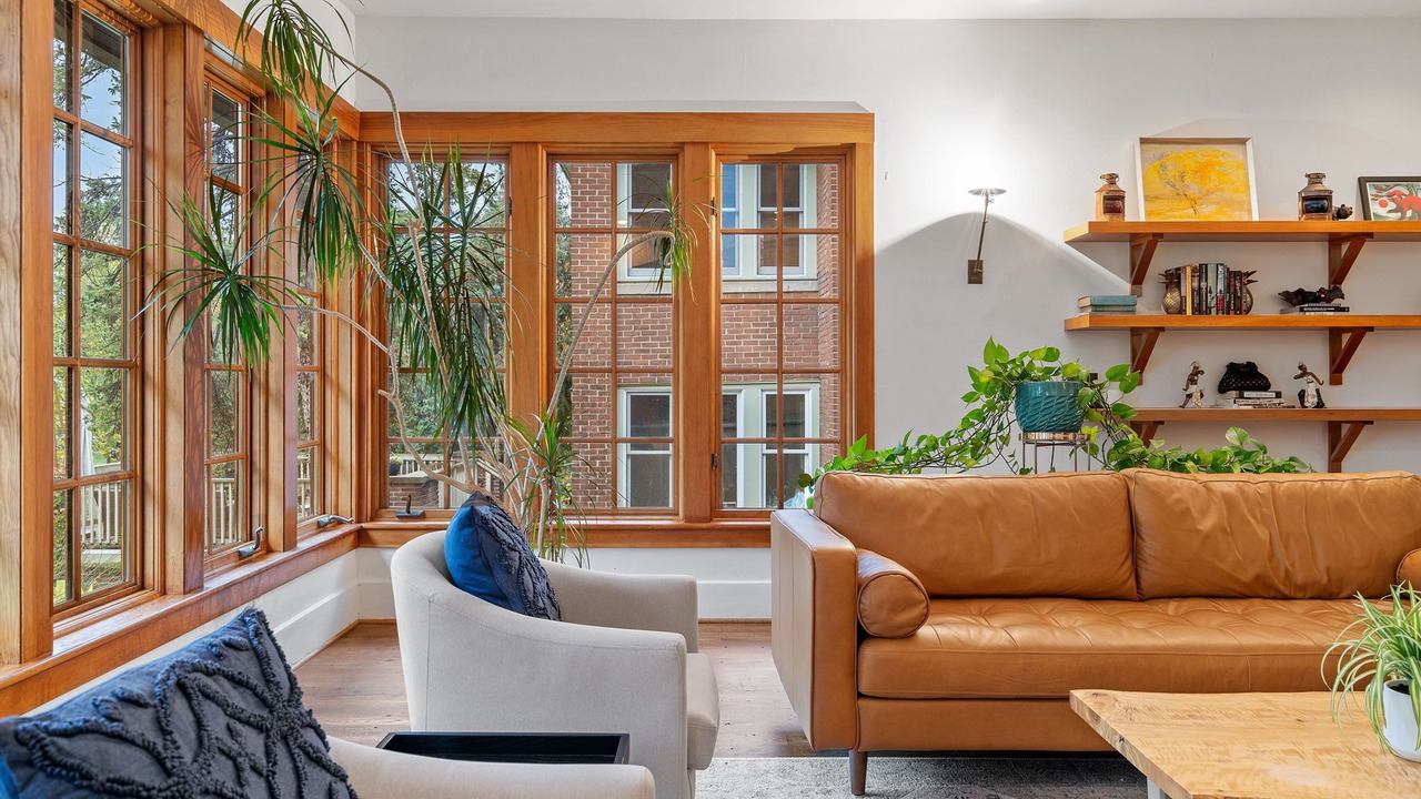 Photo of Livingroom in Linden Hills
