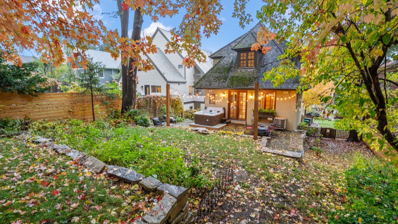 Photo of Outdoor in Linden Hills