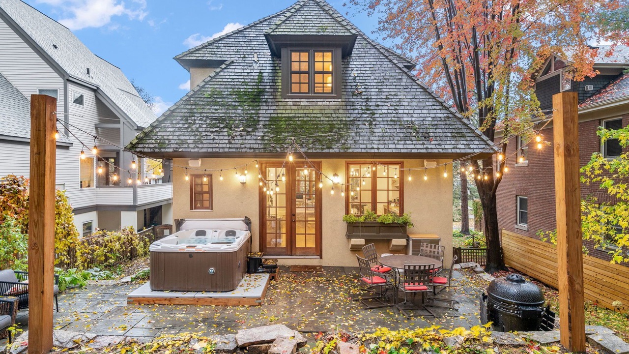 Photo of Outdoor in Linden Hills