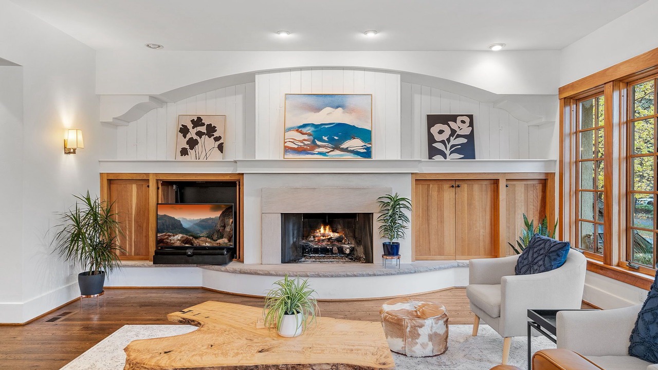 Photo of Livingroom in Linden Hills