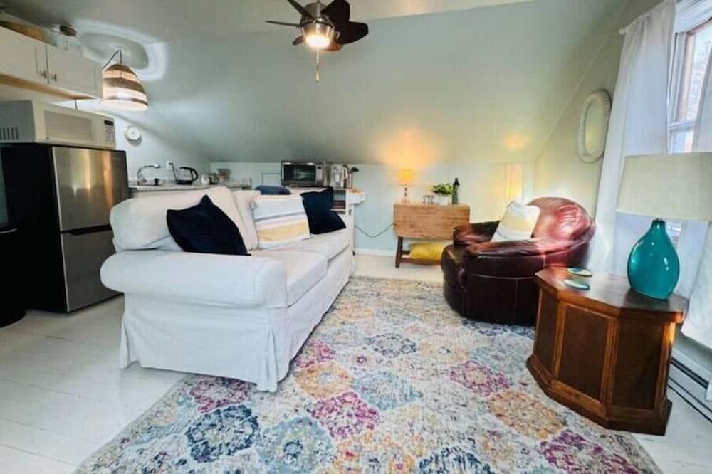 Photo of Livingroom in Wallingford Center