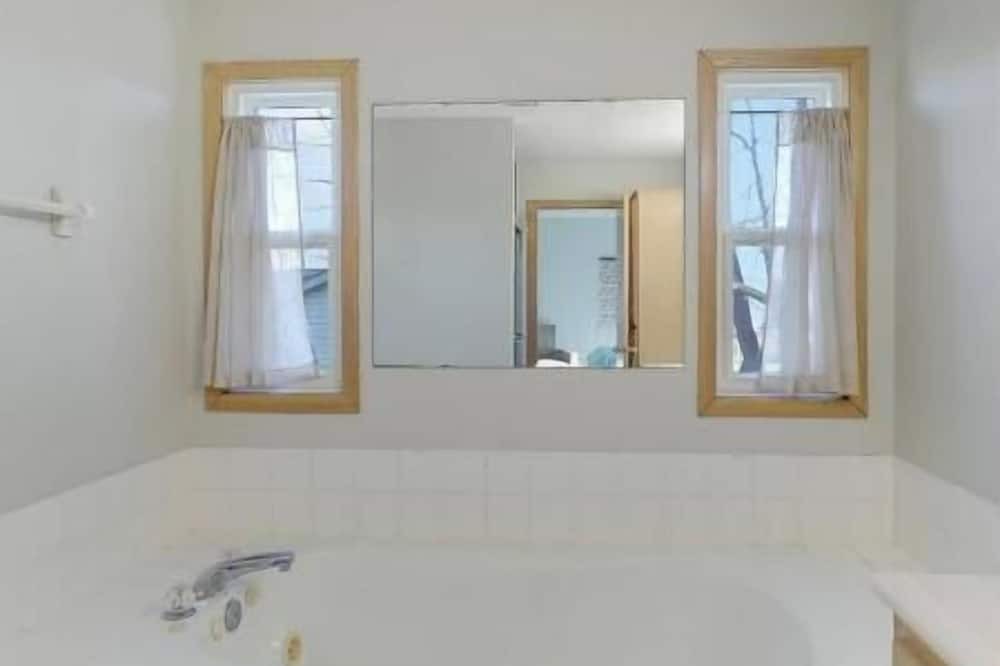 Photo of Bathroom in Brooklyn Park