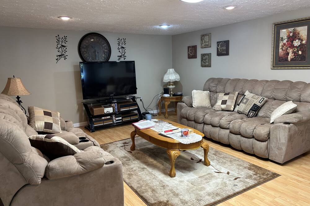 Photo of Livingroom in Newtown