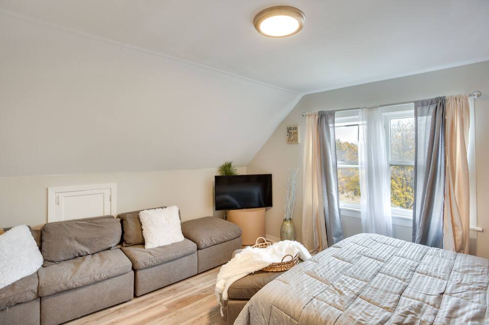 Photo of Bedroom in Midway