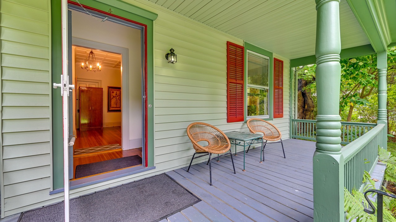 Photo of Patio Balcony in Lenox Dale
