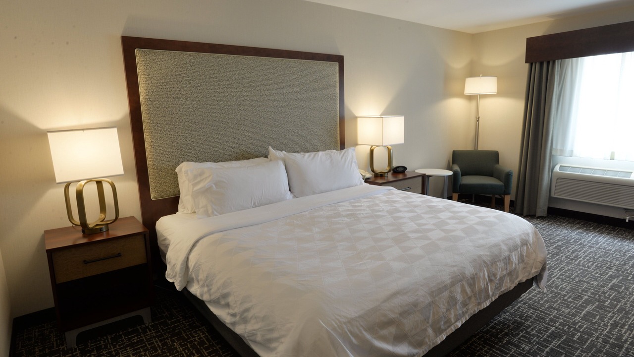 Photo of Bedroom in Lakeville