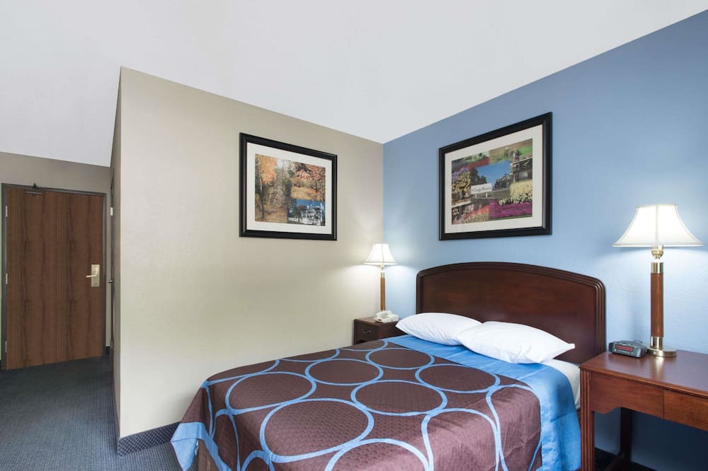 Photo of Bedroom in Gardner