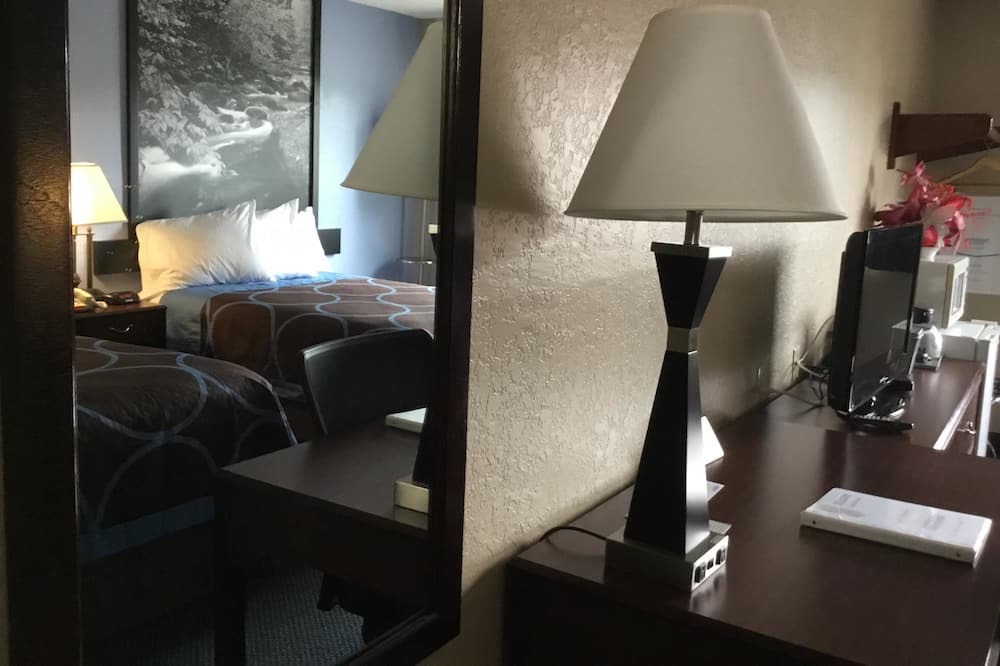 Photo of Bedroom in Gardner
