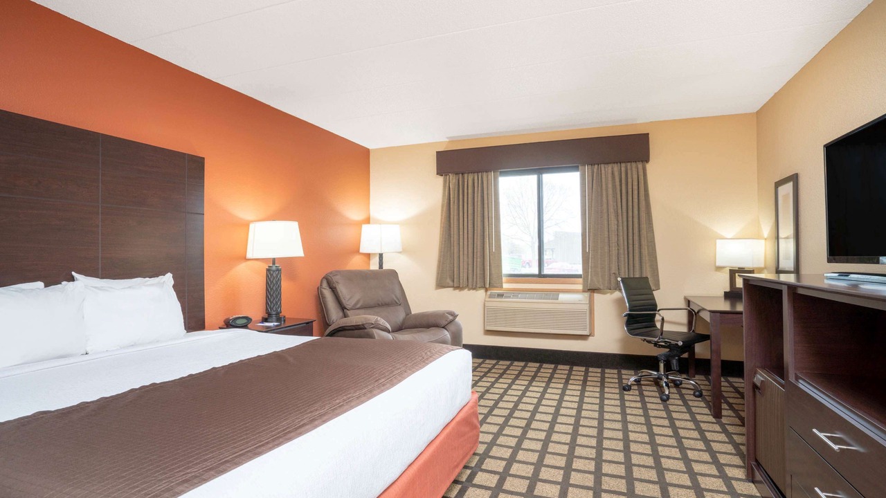 Photo of Bedroom in Lakeville