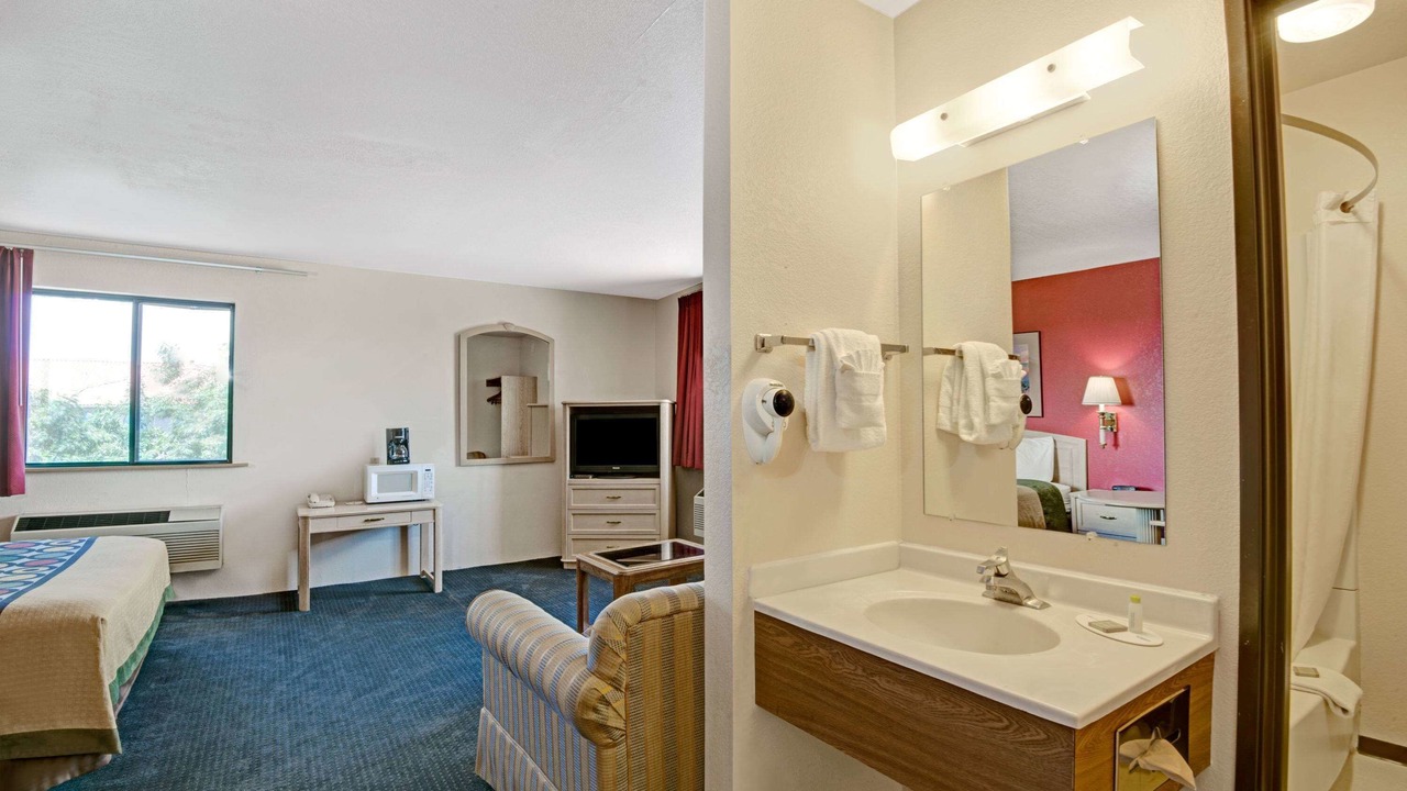 Photo of Livingroom in Westside