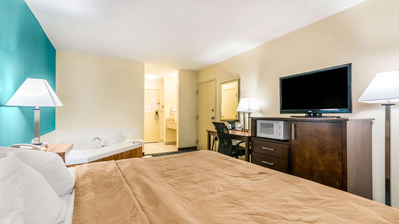 Photo of Bedroom in Loudon