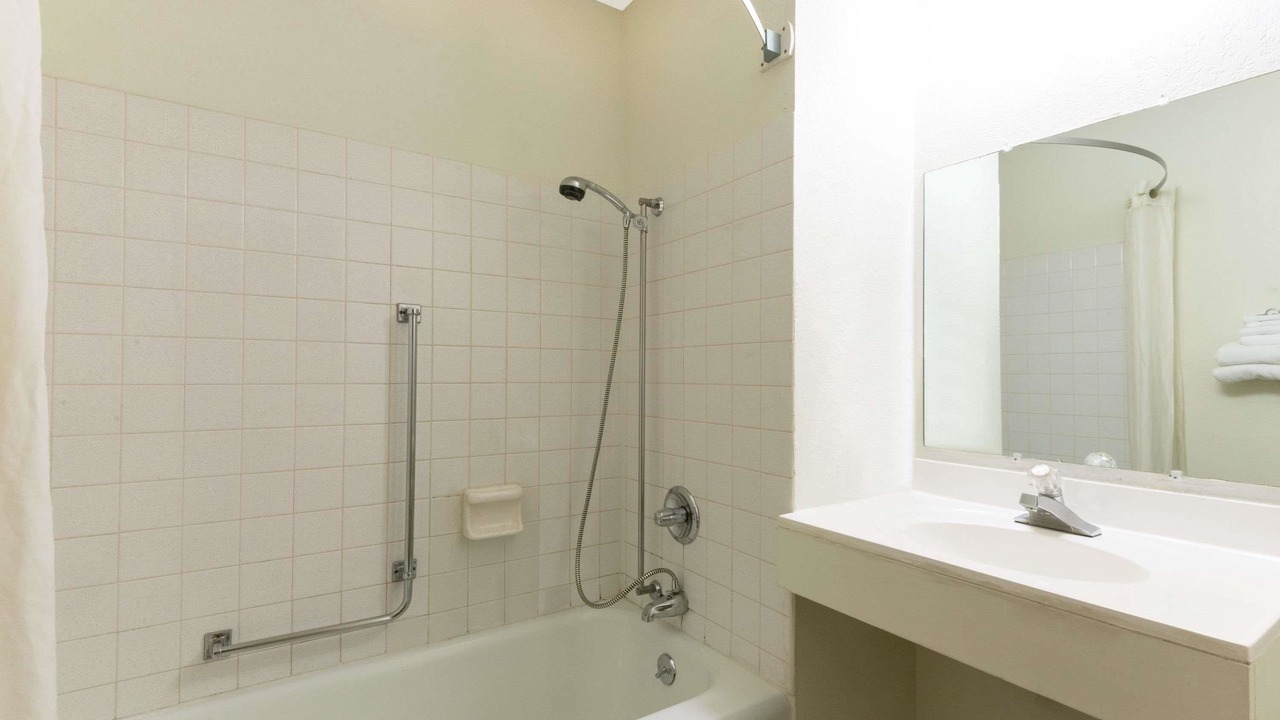 Photo of Bathroom in Raton