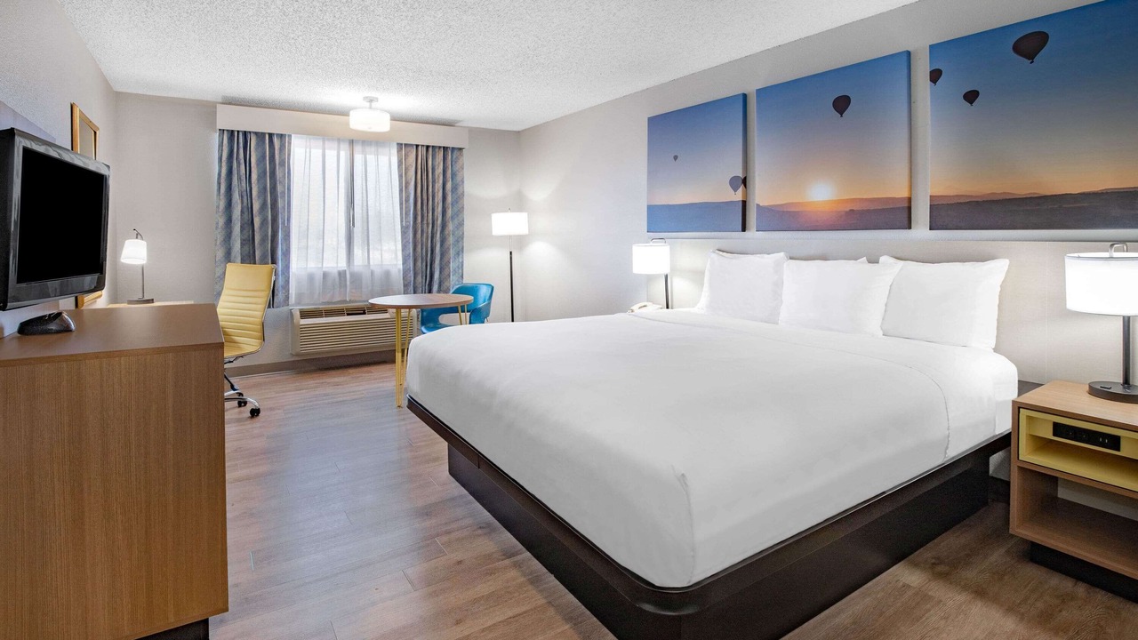 Photo of Bedroom in Bernalillo