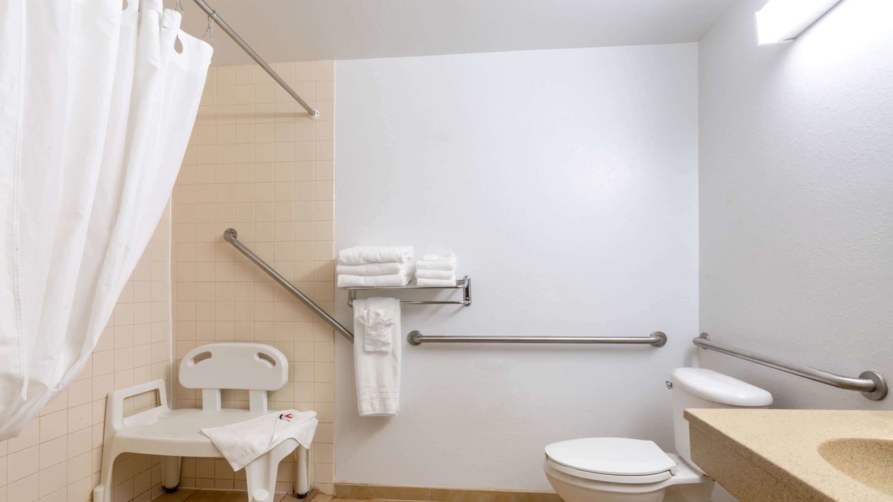 Photo of Bathroom in Raton