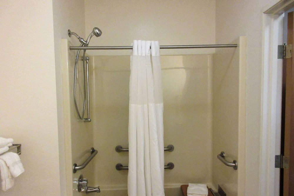 Photo of Bathroom in Shorewood-Tower Hills-Harbert