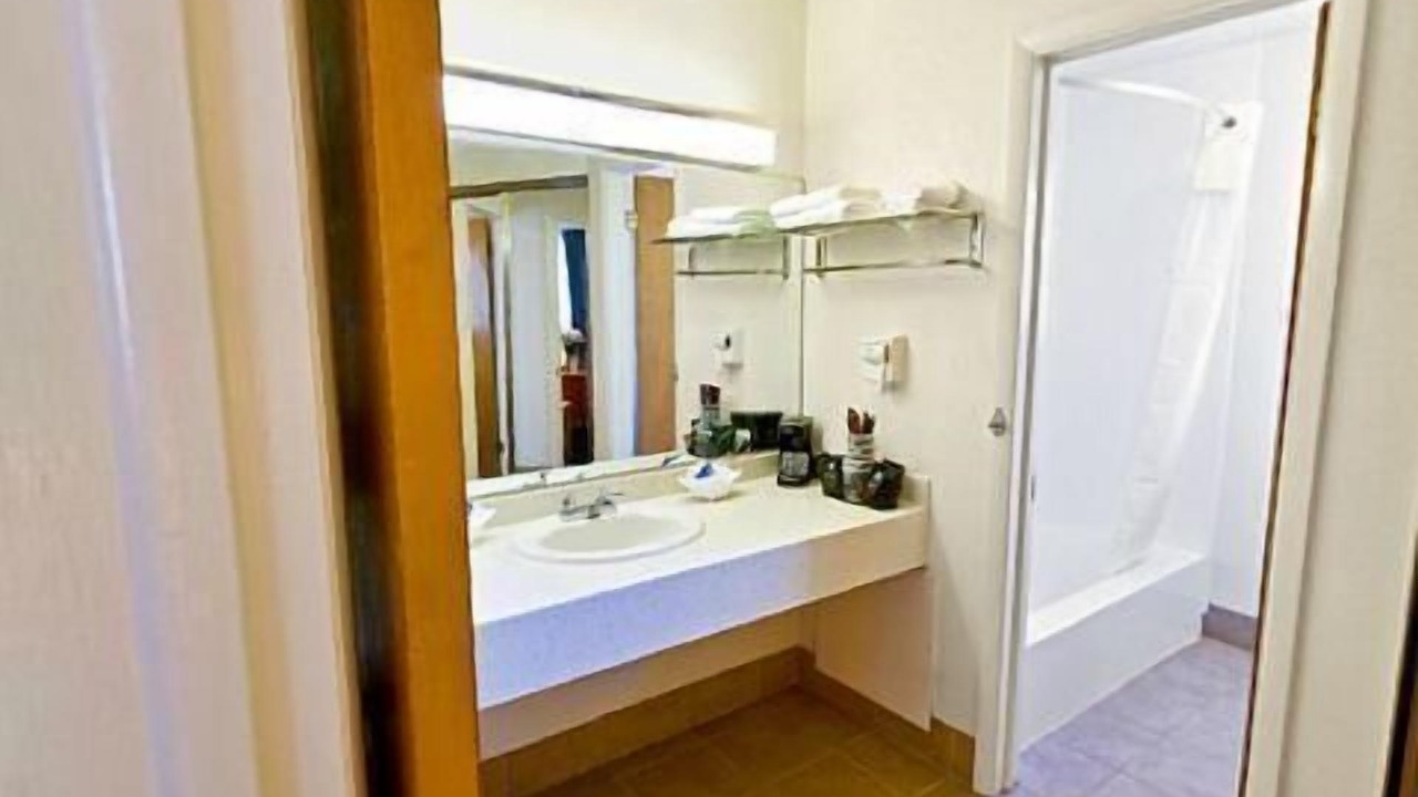 Photo of Bathroom in Raton