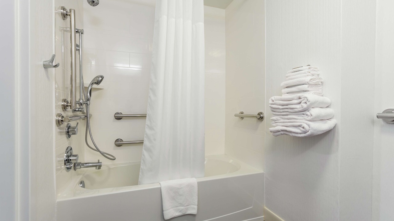 Photo of Bathroom in Lakeview