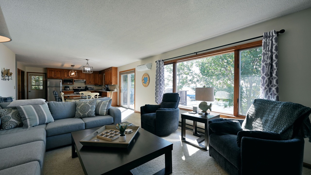 Photo of Livingroom in Shell Lake