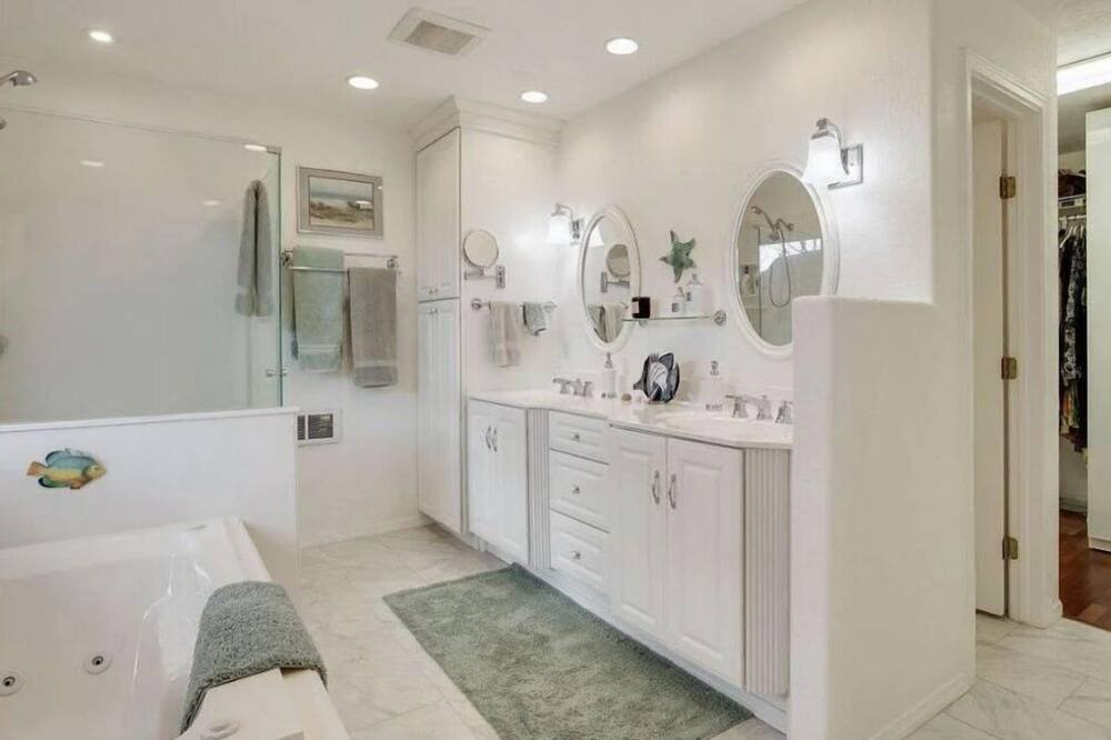 Photo of Bathroom in Corrales