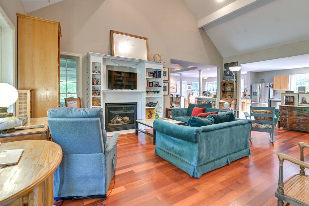 Photo of Livingroom in Schuylerville