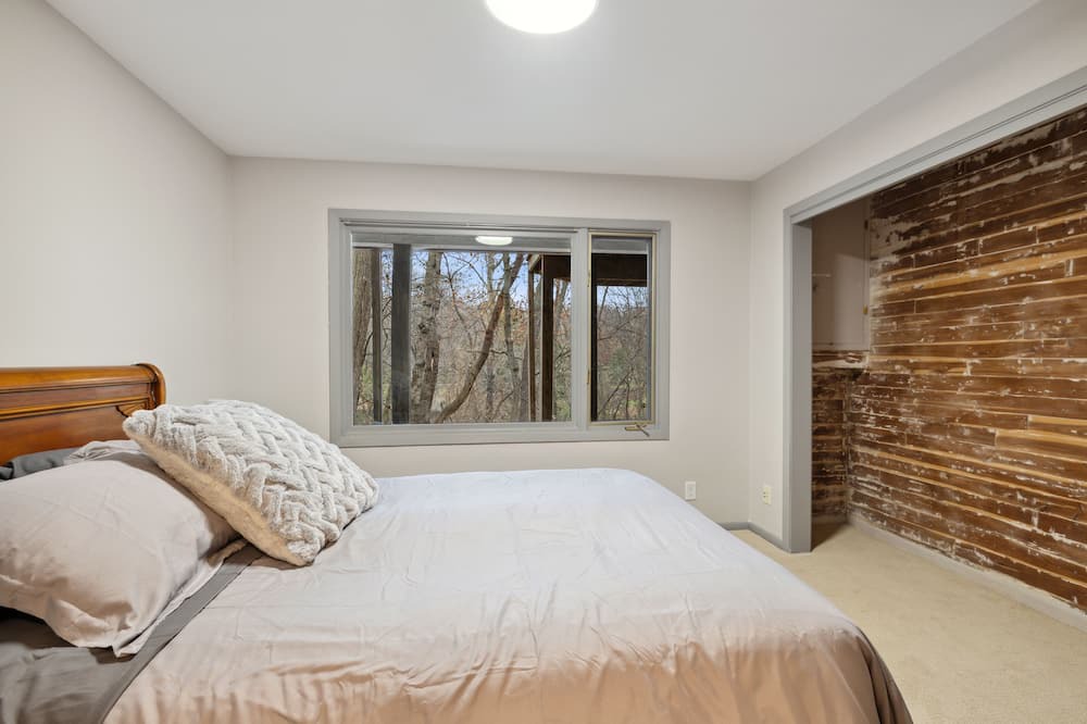 Photo of Bedroom in North Oaks