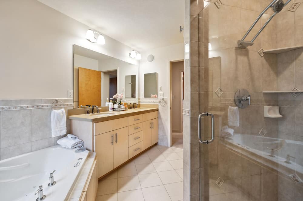 Photo of Bathroom in North Oaks