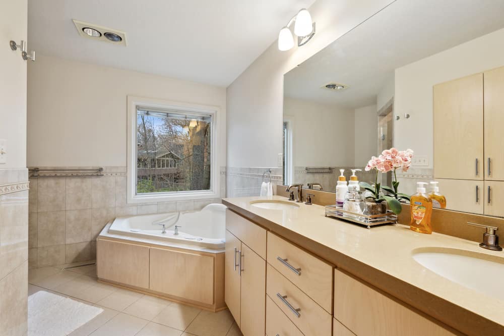Photo of Bathroom in North Oaks