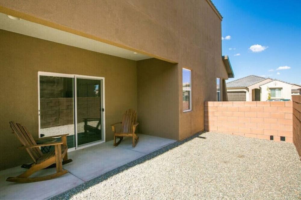 Photo of Patio Balcony in Mesa Del Sol Innovation Park