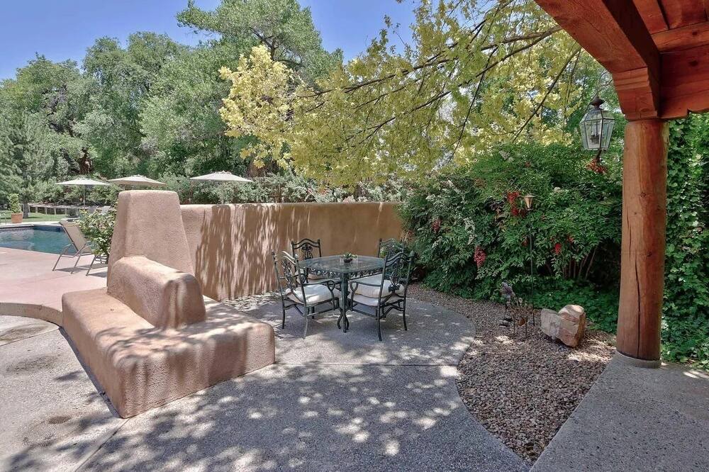 Photo of Patio Balcony in Los Ranchos de Albuquerque