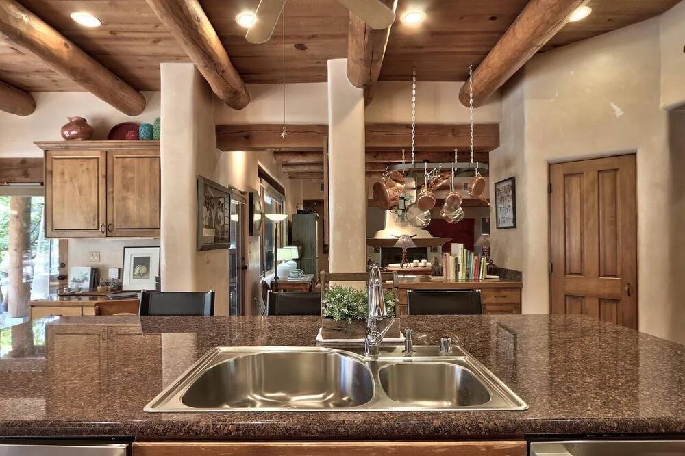 Photo of Kitchen in Los Ranchos de Albuquerque