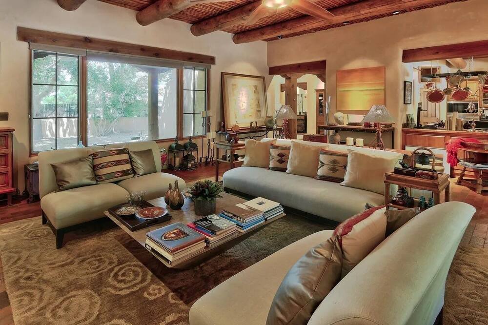 Photo of Livingroom in Los Ranchos de Albuquerque