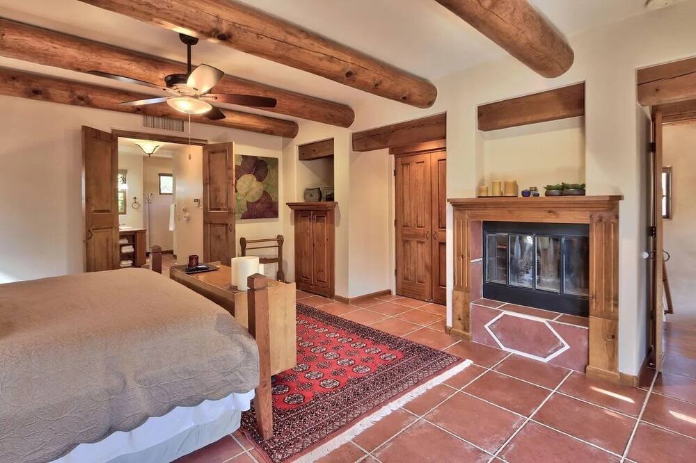 Photo of Bedroom in Los Ranchos de Albuquerque