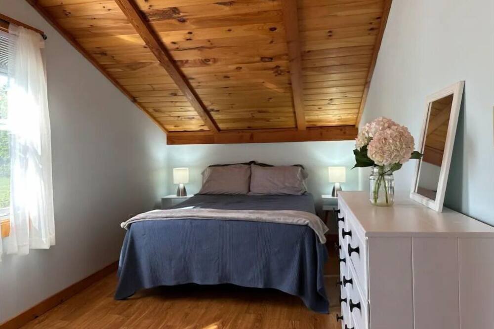Photo of Bedroom in Alburg