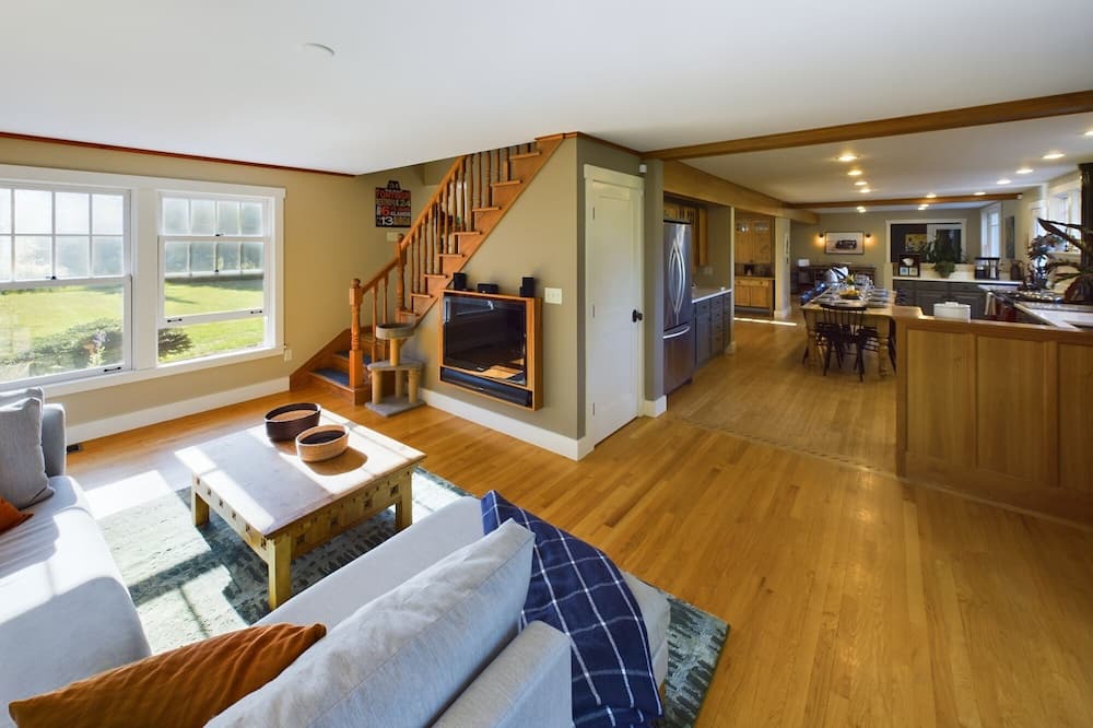 Photo of Livingroom in Underhill
