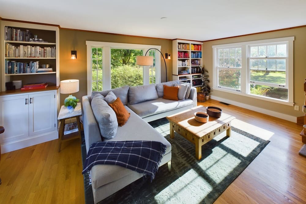 Photo of Livingroom in Underhill