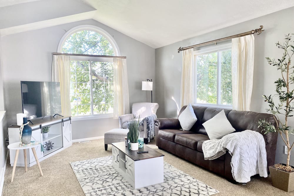 Photo of Livingroom in Crystal Springs