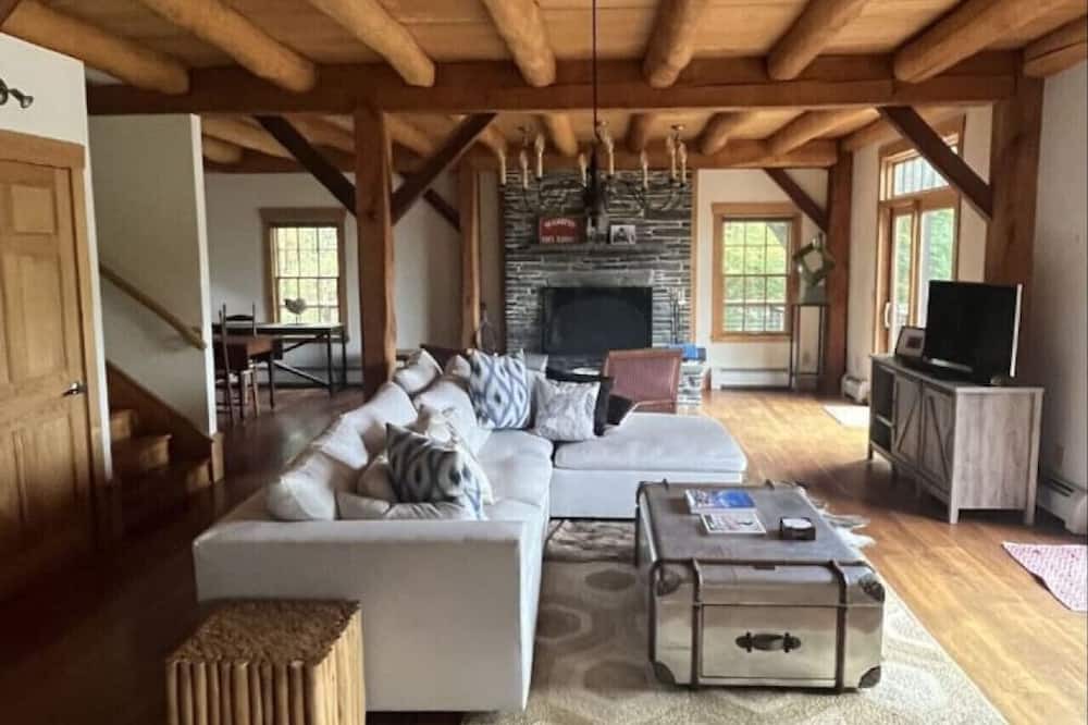Photo of Livingroom in Charlemont
