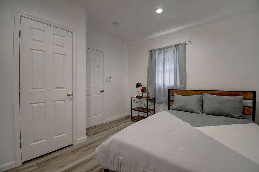 Photo of Bedroom in Raynolds Addition