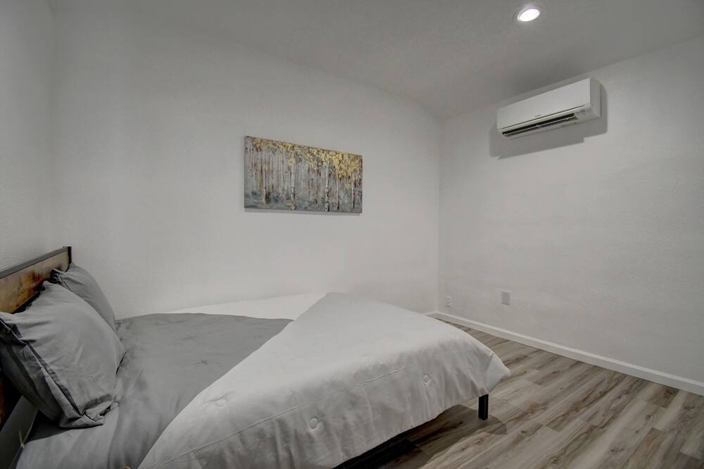 Photo of Bedroom in Raynolds Addition