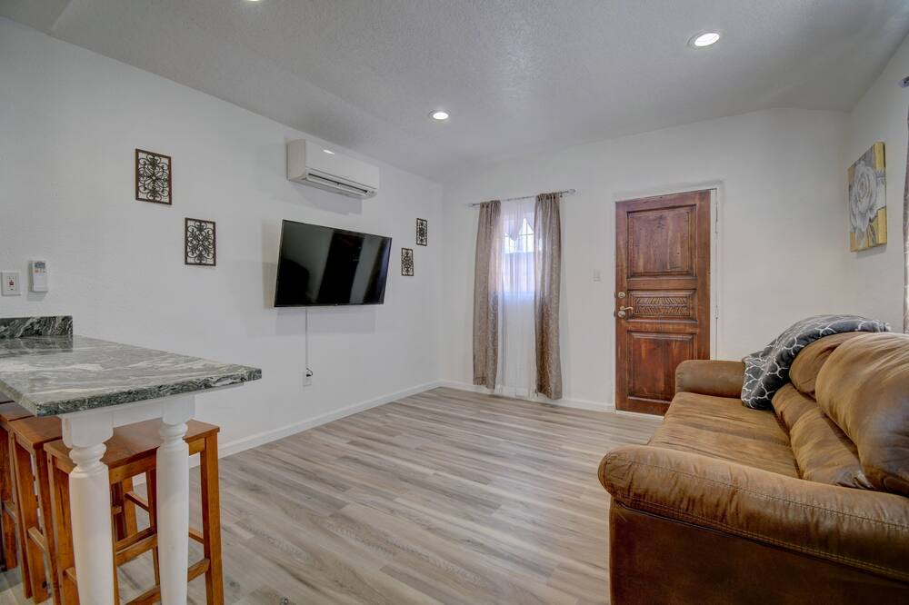 Photo of Livingroom in Raynolds Addition