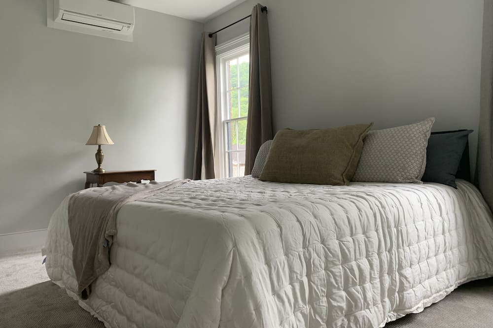 Photo of Bedroom in Greenfield Center