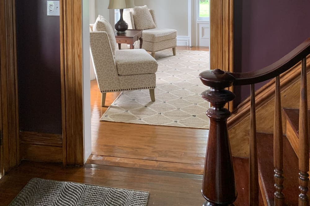 Photo of Livingroom in Greenfield Center