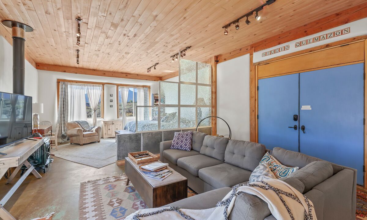 Photo of Livingroom in Ranchos De Taos