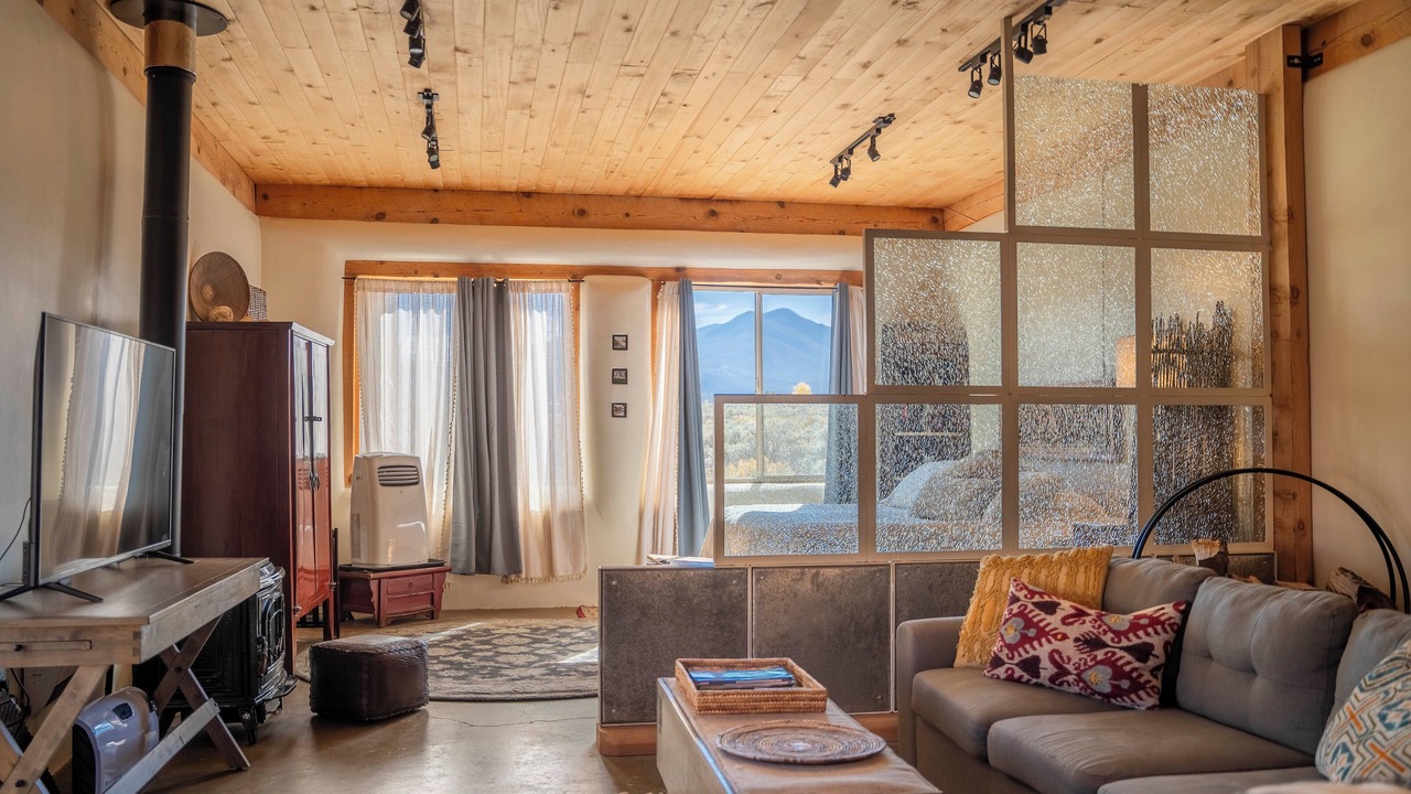 Photo of Livingroom in Ranchos De Taos