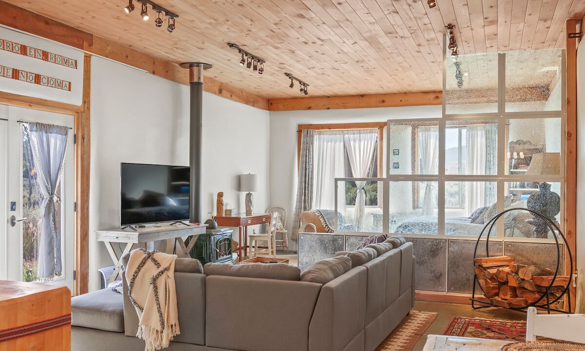 Photo of Livingroom in Ranchos De Taos
