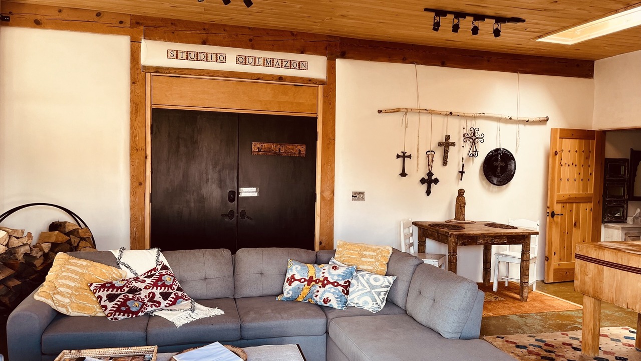 Photo of Livingroom in Ranchos De Taos